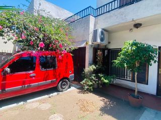 Foto 4 de CASA DE 4 AMBIENTES CON INGRESO POR DOS CALLES