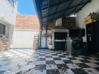 Foto 44 de CASA DE 4 AMBIENTES CON INGRESO POR DOS CALLES