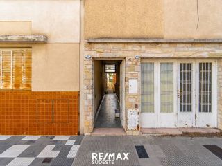 Foto 2 de VENTA CASA EN 1ER PISO + 2 LOCALES (B. PEDRO PICO)