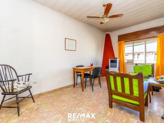 Foto 10 de VENTA CASA EN 1ER PISO + 2 LOCALES (B. PEDRO PICO)