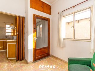 Foto 7 de VENTA CASA EN 1ER PISO + 2 LOCALES (B. PEDRO PICO)