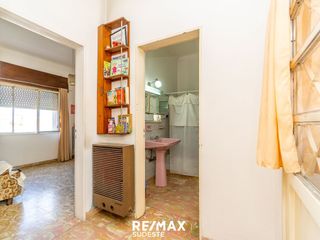 Foto 12 de VENTA CASA EN 1ER PISO + 2 LOCALES (B. PEDRO PICO)