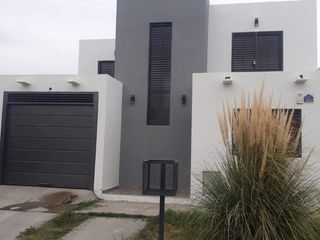 Foto 1 de Casa en Venta en Barrio El Trébol San Martín (MZA)