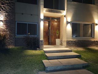 Foto 1 de ALQUILER  CASA DE CATEGORIA