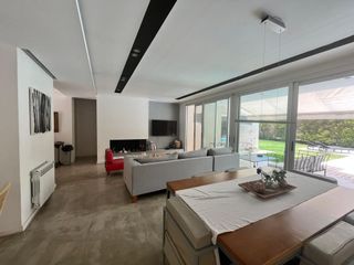 Foto 5 de VENTA CASA 4 AMBIENTES BARRIO LA COMARCA