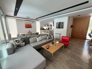 Foto 3 de VENTA CASA 4 AMBIENTES BARRIO LA COMARCA