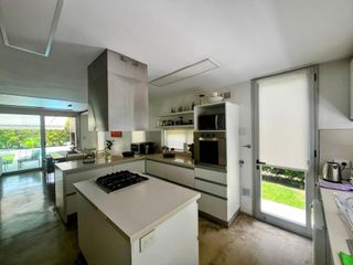 Foto 6 de VENTA CASA 4 AMBIENTES BARRIO LA COMARCA