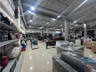Foto 6 de Alquiler Local Comercial Esquinero Ideal Showroom Const: 2.539,8m²