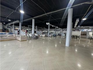 Foto 15 de Alquiler Local Comercial Esquinero Ideal Showroom Const: 2.539,8m²