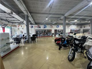 Foto 2 de Alquiler Local Comercial Esquinero Ideal Showroom Const: 2.539,8m²
