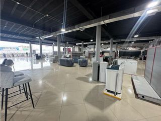 Foto 7 de Alquiler Local Comercial Esquinero Ideal Showroom Const: 2.539,8m²