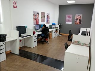 Foto 4 de OFICINA - LOCAL COMERCIAL EN VENTA O ALQUILER  – GUAYAQUIL