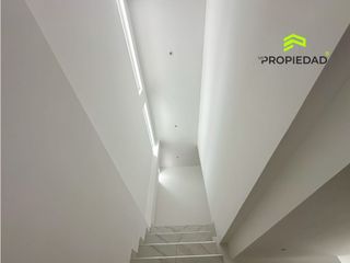 Foto 17 de Casa en Venta al Sur de Manta 5 Dormitorios desde 176K Urb privada