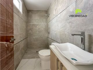 Foto 15 de Casa en Venta al Sur de Manta 5 Dormitorios desde 176K Urb privada