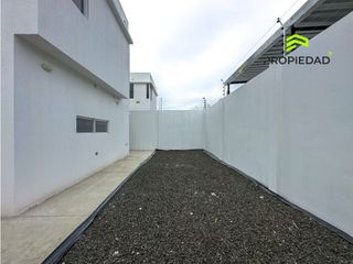 Foto 8 de Casa en Venta al Sur de Manta 5 Dormitorios desde 176K Urb privada