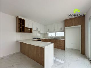 Foto 11 de Casa en Venta al Sur de Manta 5 Dormitorios desde 176K Urb privada