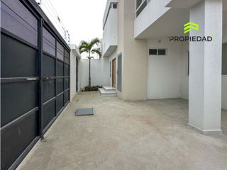 Foto 3 de Casa en Venta al Sur de Manta 5 Dormitorios desde 176K Urb privada