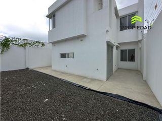 Foto 7 de Casa en Venta al Sur de Manta 5 Dormitorios desde 176K Urb privada