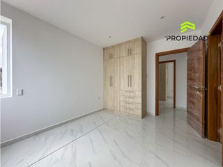 Foto 13 de Casa en Venta al Sur de Manta 5 Dormitorios desde 176K Urb privada