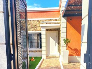Foto 5 de Venta Casa de 4 ambientes - Barrio Villa Alpina 1 / Pilar