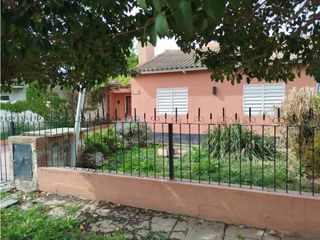 Foto 2 de CASA EN BARRIO AOMA