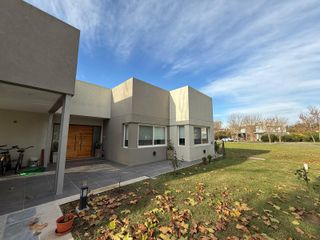 Foto 2 de Casa cuatro ambientes a la Venta en Haras del Sur II Coronel Brandsen