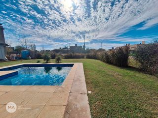 Foto 21 de Casa 3 Dormitorios Jardín y Piscina - Cantegril - Funes | Alquiler