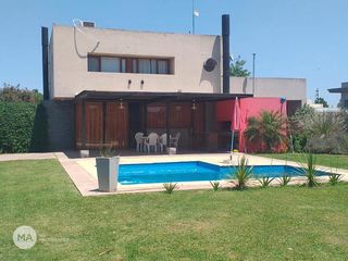Foto 1 de Casa 3 Dormitorios Jardín y Piscina - Cantegril - Funes | Alquiler