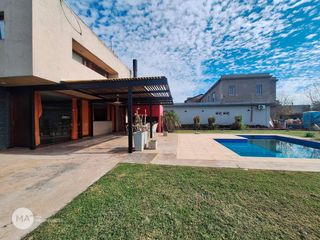 Foto 3 de Casa 3 Dormitorios Jardín y Piscina - Cantegril - Funes | Alquiler