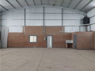 Foto 2 de Galpón a estrenar sobre autovía Ruta 16 en venta!
