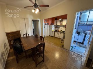 Foto 3 de PH casa en venta Colegiales, 7 ambientes con terraza y patio por escalera