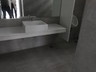 Foto 13 de Alquiler en Al Rio, Oficina 420M2 - 4 COCHERAS - Vista al Rio (Certificación Leed)