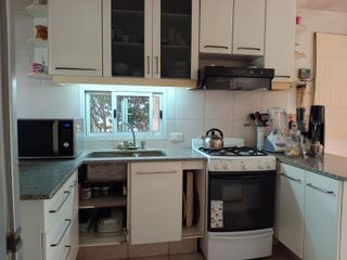 Foto 20 de Casa muy luminosa de 6 ambientes en La Colina con galería, jardín y pileta