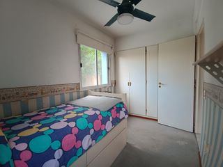 Foto 32 de Casa muy luminosa de 6 ambientes en La Colina con galería, jardín y pileta