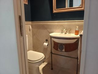 Foto 12 de Casa muy luminosa de 6 ambientes en La Colina con galería, jardín y pileta