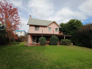 Foto 39 de Casa muy luminosa de 6 ambientes en La Colina con galería, jardín y pileta