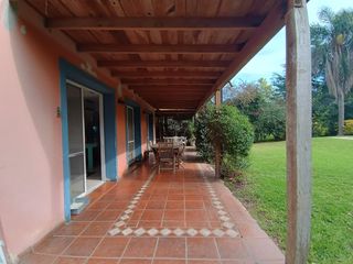 Foto 35 de Casa muy luminosa de 6 ambientes en La Colina con galería, jardín y pileta