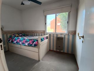 Foto 31 de Casa muy luminosa de 6 ambientes en La Colina con galería, jardín y pileta