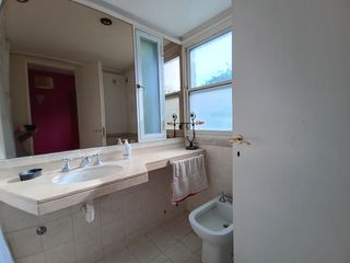Foto 26 de Casa muy luminosa de 6 ambientes en La Colina con galería, jardín y pileta