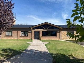 Foto 1 de Casa en venta - 4 Dormitorios 4 Baños - Mendoza