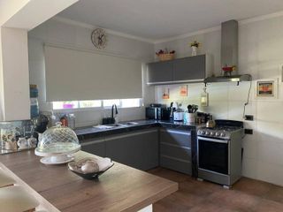 Foto 2 de Casa en venta - 4 Dormitorios 4 Baños - Mendoza