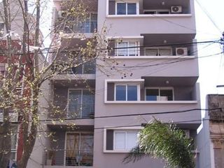Foto 1 de Departamento  en alquiler en Lomas de Zamora con cochera