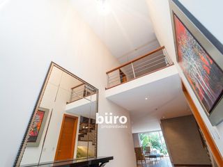 Foto 9 de HERMOSA CASA EN ALQUILER CON JARDIN FRENTE AL PARQUE ROSEVELT EN SAN ISIDRO