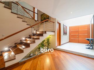 Foto 4 de HERMOSA CASA EN ALQUILER CON JARDIN FRENTE AL PARQUE ROSEVELT EN SAN ISIDRO