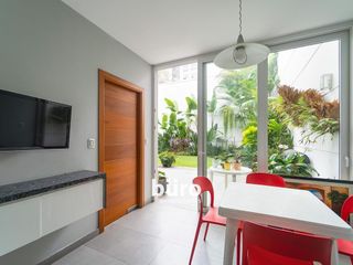 Foto 12 de HERMOSA CASA EN ALQUILER CON JARDIN FRENTE AL PARQUE ROSEVELT EN SAN ISIDRO