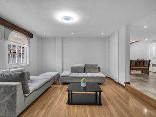 Foto 2 de Excelente Oportunidad Amplio Departamento en Cuenca - 3 Dormitorios 2.5 Baños