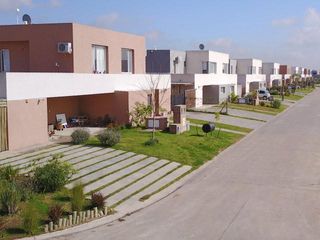 Foto 16 de Casas de Santa Maria | Alquiler | Casa de 4 dorm con  jardín sin expensas
