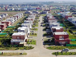 Foto 15 de Casas de Santa Maria | Alquiler | Casa de 4 dorm con  jardín sin expensas