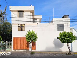 Foto 1 de Casa en Venta en José Luis Bustamante y Rivero – Urb. Puerta Verde