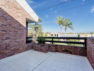 Foto 18 de Casa en venta barrio alberdi 3 dormitorios cochera jardin pileta parrilla luminoso